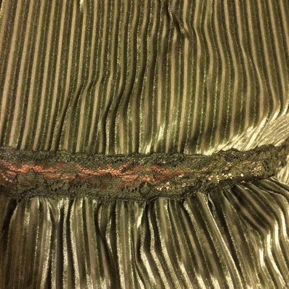 POL- Olive Green Lace Detail Top, V-Neck. NWOT! - Picture 6 of 14